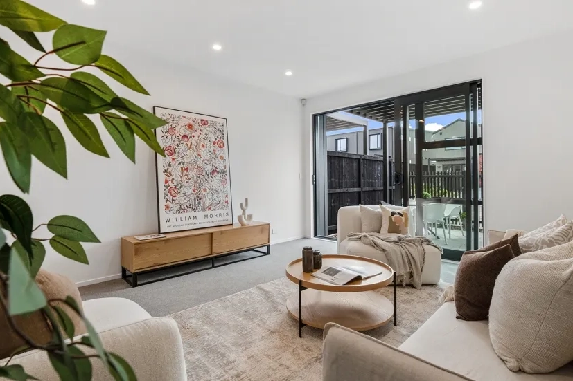 6 Stonefields Avenue